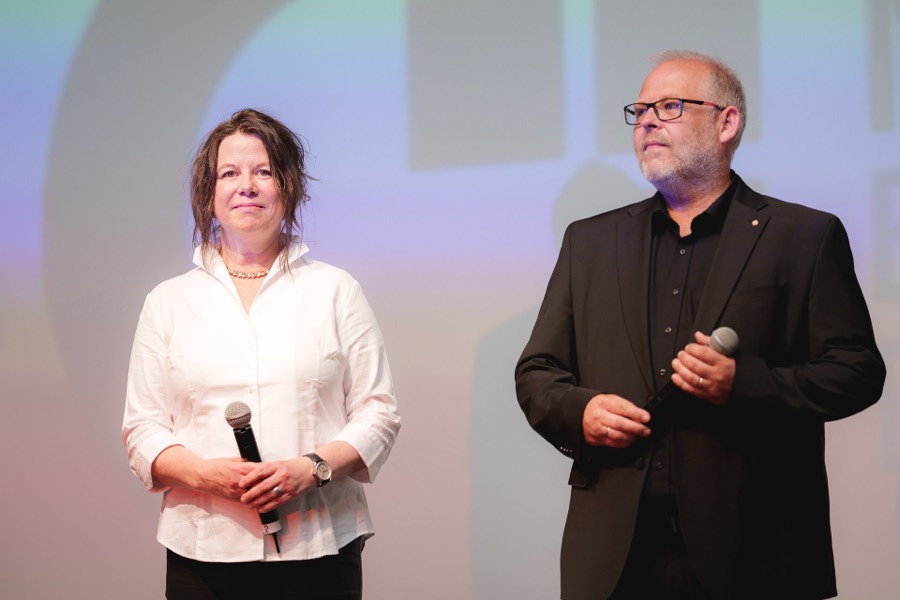 Moderation auf der Bühne