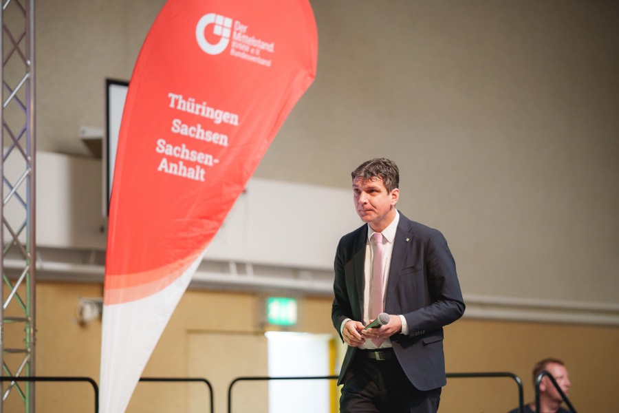 Redner auf der Bühne