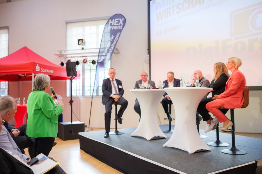 Podiumsrunde mit Publikum