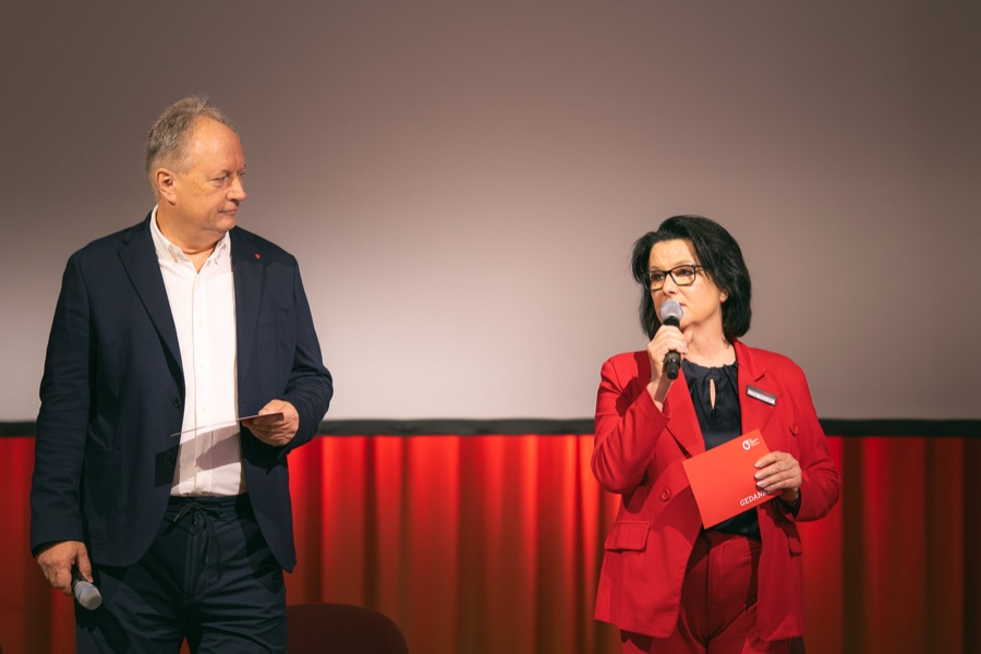 Moderation auf der Bühne
