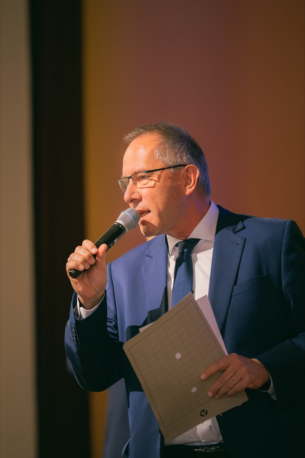 Redner mit Mikrofon