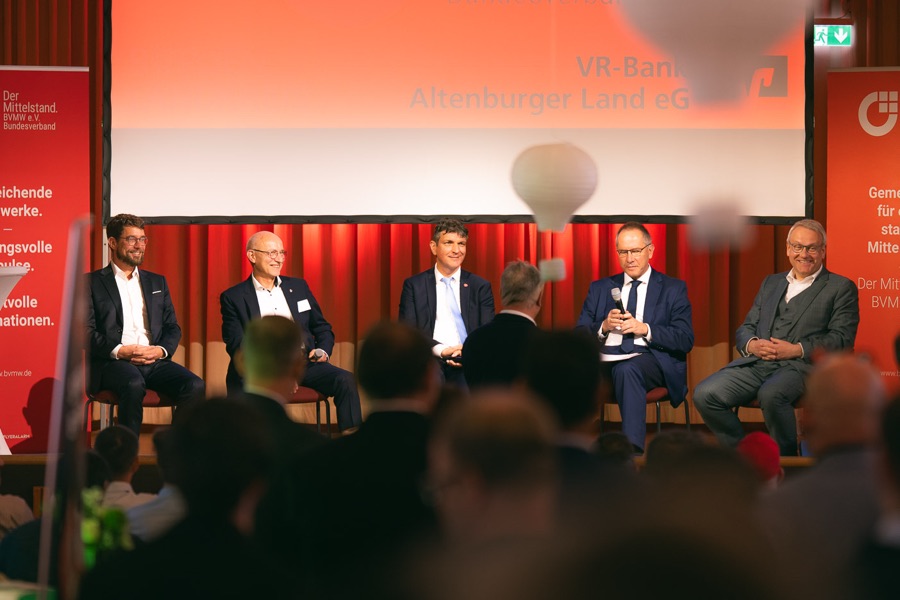 Podiumsrunde vor Publikum