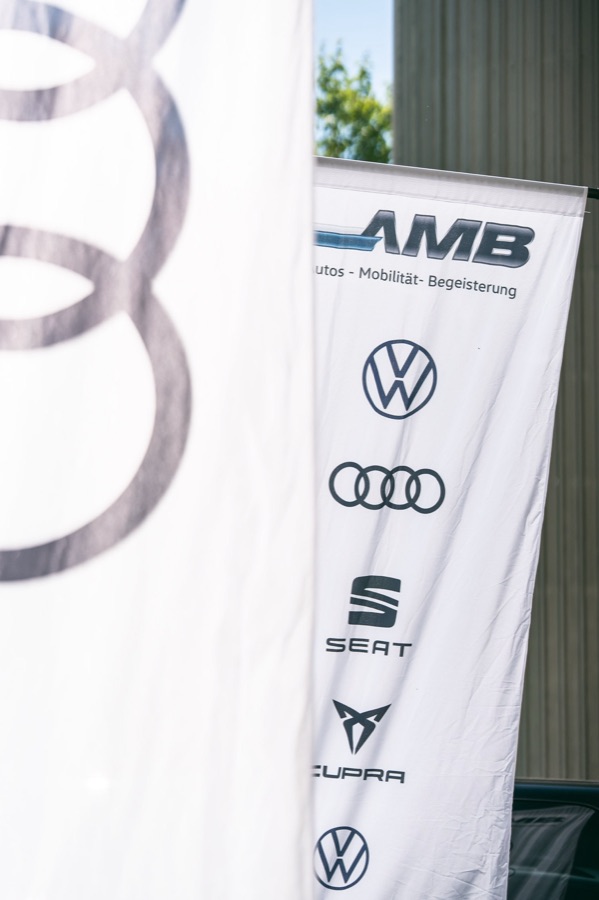 Fahne eines Autohauses